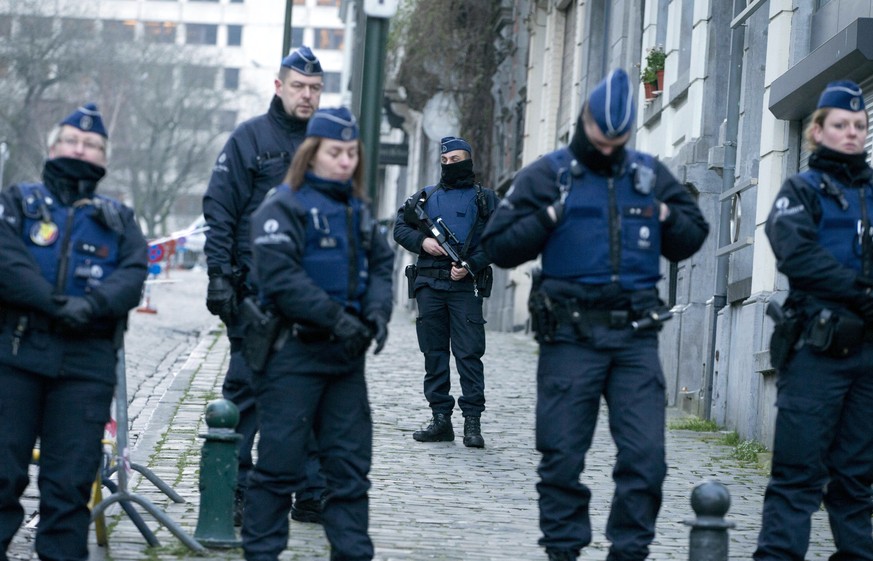 Grosses Polizeiaufgebot bei Prozessbeginn in Brüssel.