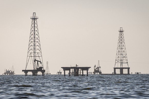 epa11857090 Oil platforms in Lake Maracaibo, in Maracaibo, Venezuela, 24 January 2025 (issued 27 January 2025). According to expert Luis Oliveros, Venezuela&#039;s oil production, which increased by 1 ...
