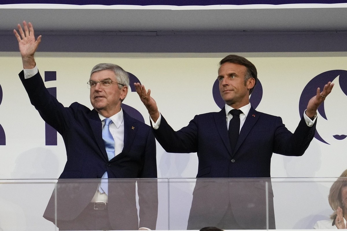 French President Emmanuel Macron, right, and IOC President Thomas Bach wave during the 2024 Summer Olympics closing ceremony at the Stade de France, Sunday, Aug. 11, 2024, in Saint-Denis, France. (AP  ...