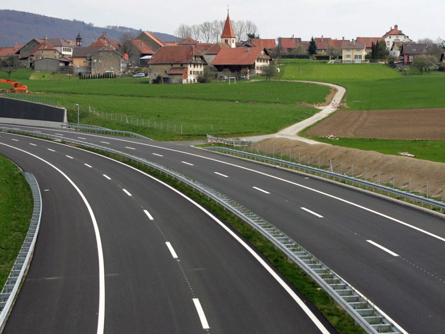 Strassen reinigen, Mittelstreifen mähen: Der Bund hat 2018 für den Unterhalt der Nationalstrassen knapp 350 Millionen Franken ausgegeben. (Archivbild)