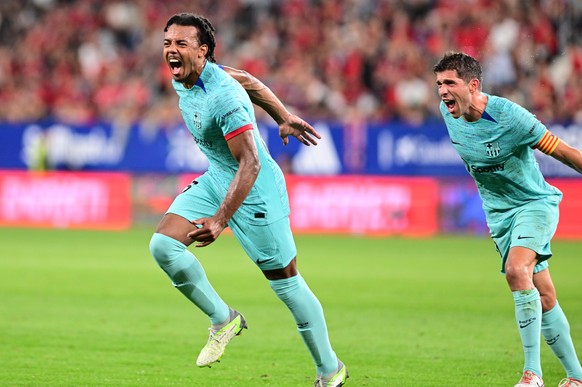 epa10838739 Jules Kounde (L), French defender of FC Barcelona celebrates the 0-1 goal during the Spanish LaLiga soccer match between CA Osasuna and FC Barcelona, in Pamplona, northern Spain, 03 Septem ...