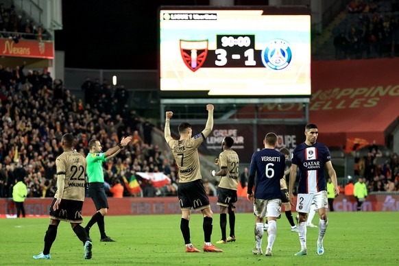 epa10385840 Lens players celebrate after winning the French Ligue 1 soccer match between RC Lens and Paris Saint Germain in Lens, France, 01 January 2023. EPA/CHRISTOPHE PETIT TESSON