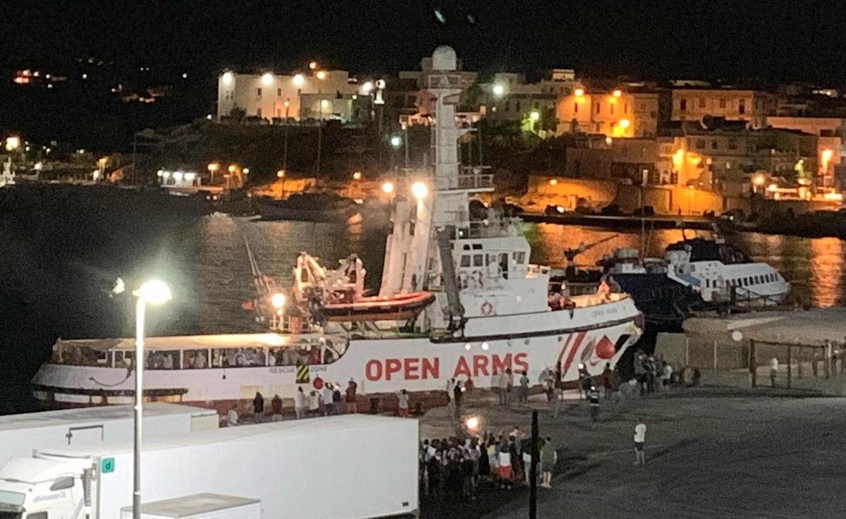 epa07783102 The Spanish humanitarian ship 'Open Arms', with migrants on board, arrives in Lampedusa island, southern Italy, 20 August 2019. An Italian public prosecutor has ordered the confi ...