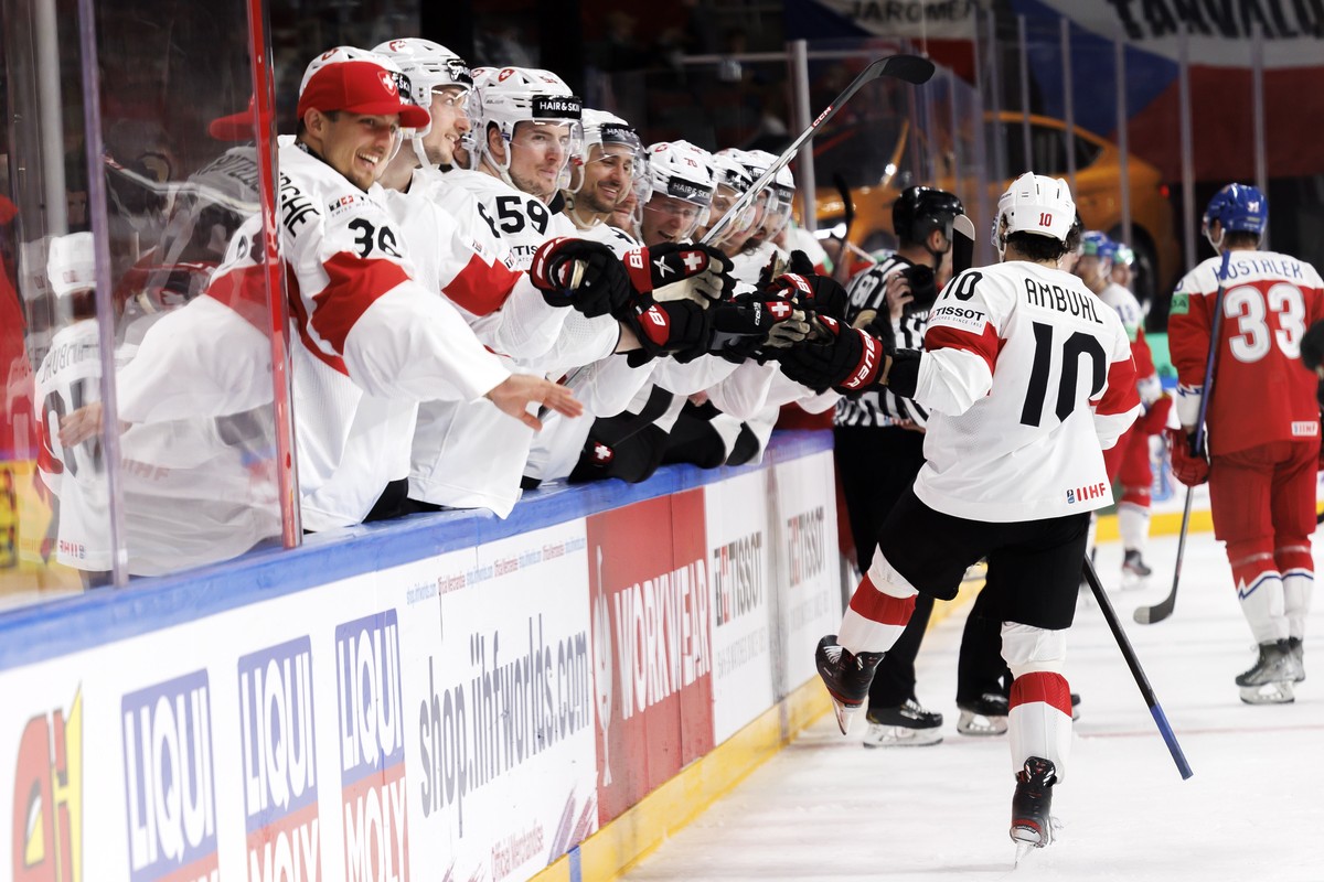 epa10644547 Switzerland's forward Andres Ambuehl (R) celebrates with team mates after scoring the 1-3 during the group B match between Czech Republic and Switzerland at the IIHF 2023 Ice Hockey W ...