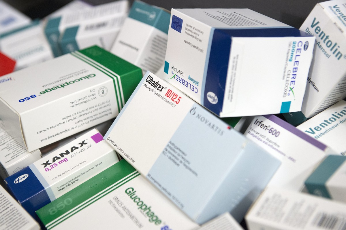 THEMENBILD ZUR MK APOTHEKER UND PHARMAINDUSTRIE ZU "NACHHALTIGER VERSORGUNG UND PATIENTENSICHERHEIT, AM MITTWOCH, 19. SEPTEMBER 2018 ---- Medikamente werden via Robotersystem in einer Apotheke ve ...