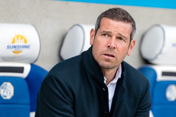 FC Luzerns Trainer Mario Frick im Fussball Meisterschaftsspiel der Super League zwischen dem FC Luzern und dem FC Lausanne-Sport am Sonntag, 1. Mai 2022 in der Swissporarena in Luzern. (KEYSTONE/Phili ...