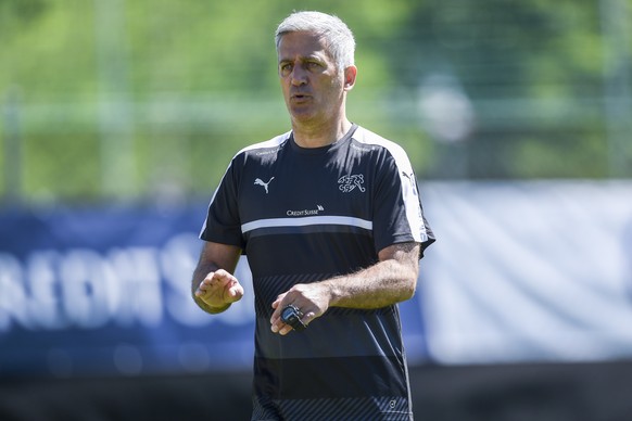 24.05.2016; Lugano; Fussball Euro 2016 - Vorbereitung Schweiz; Training;
Trainer Vladimir Petkovic (SUI) 
(Andy Mueller/freshfocus)