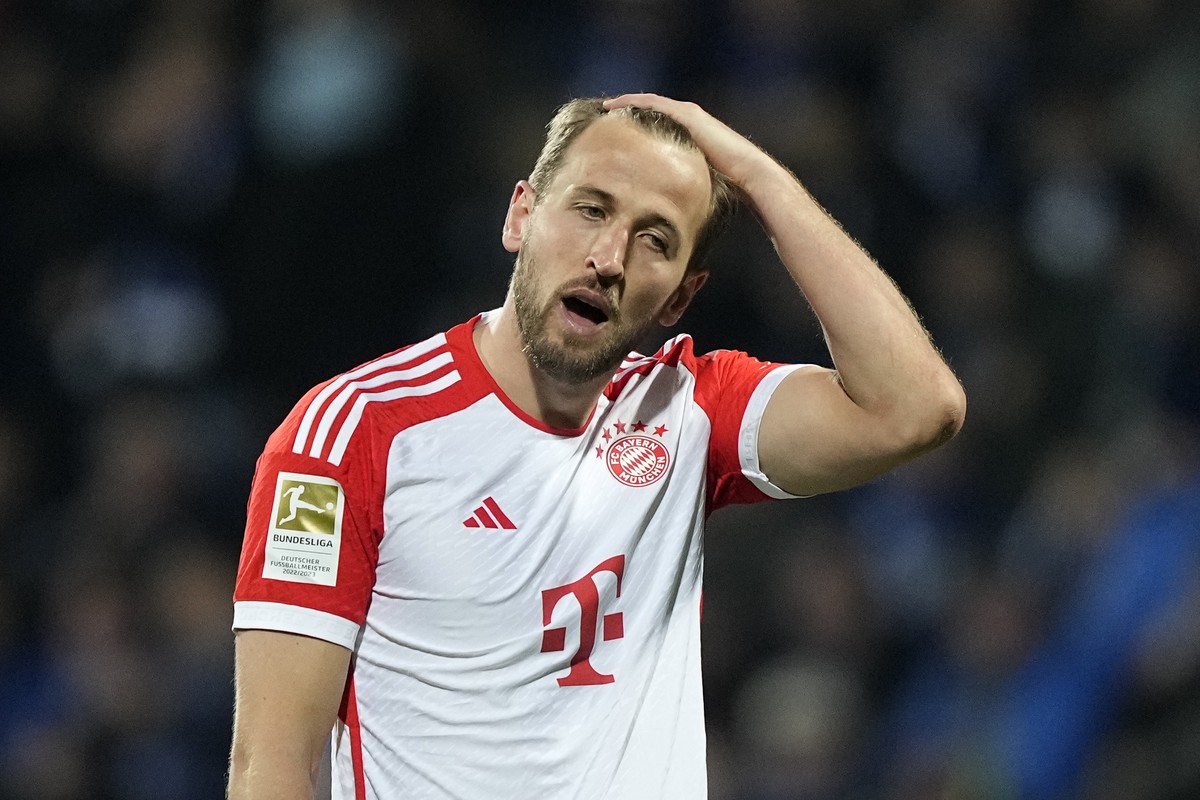 Bayern's Harry Kane reacts disappointed during the German Bundesliga soccer match between VfL Bochum and FC Bayern Munich in Bochum, Germany, Sunday, Feb. 18, 2024. Bochum defeated Bayern with 3- ...