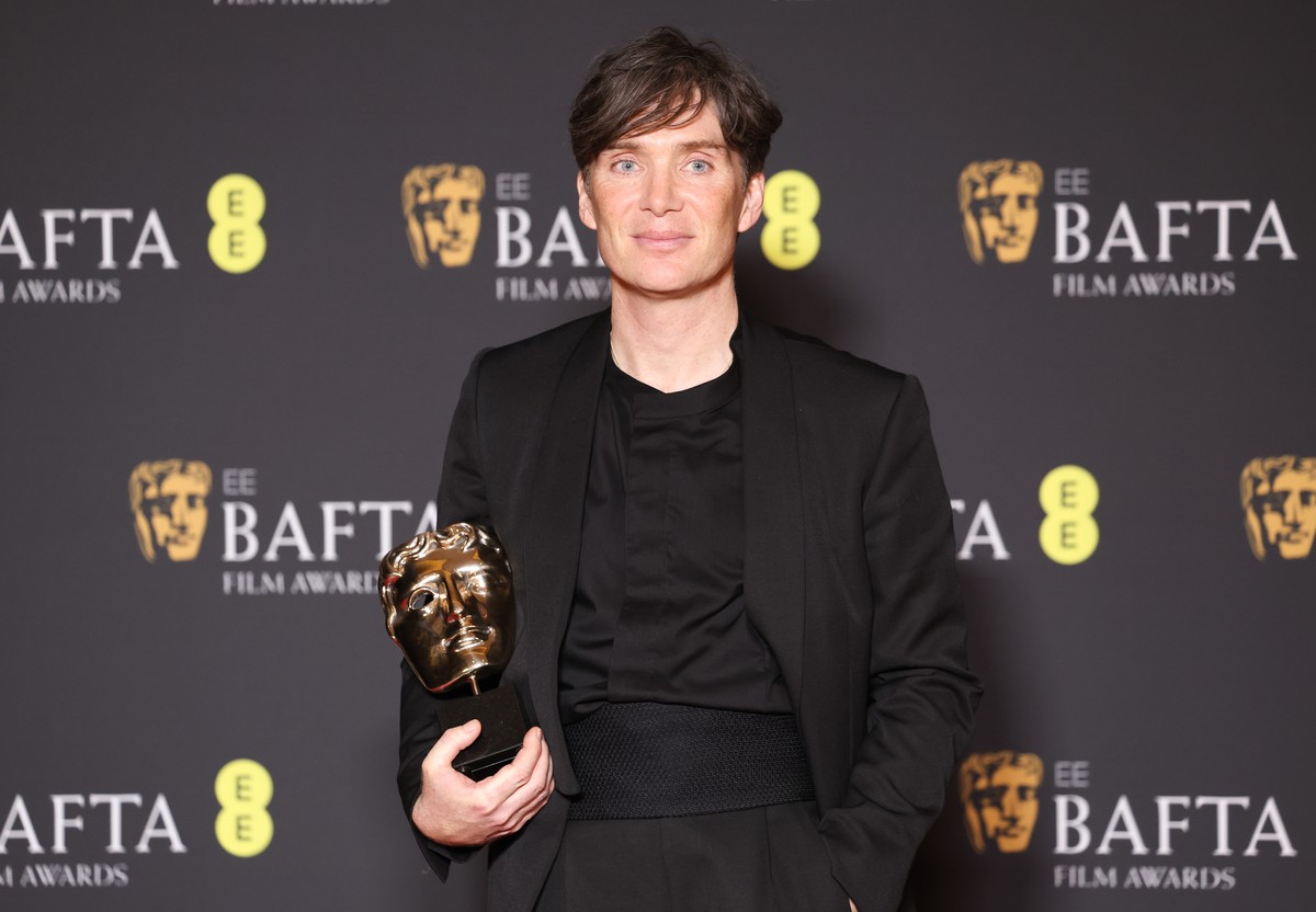 epa11165094 Cillian Murphy after winning the Best Leading Actor award for Oppenheimer in the press room during the BAFTA Film Awards at the Royal Festival Hall in London, Britain, 18 February 2024. Th ...