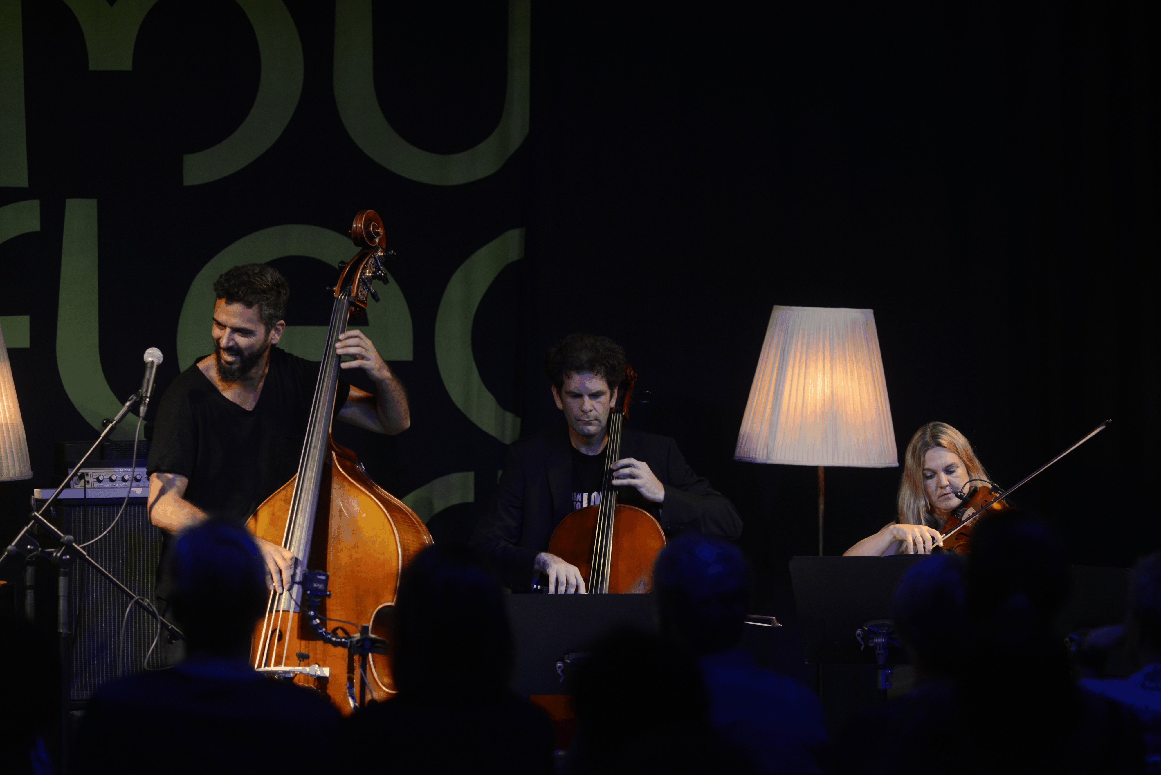 Petros Klampanis, Gregor Furhmann und Sara Rilling bei «Musig im Pflegidach», Muri