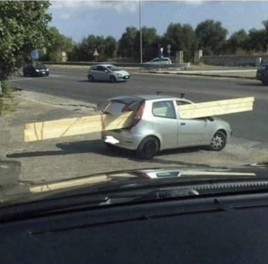 Die lustigsten Fails der Woche: Auto und Zügeln bzw. Umzug