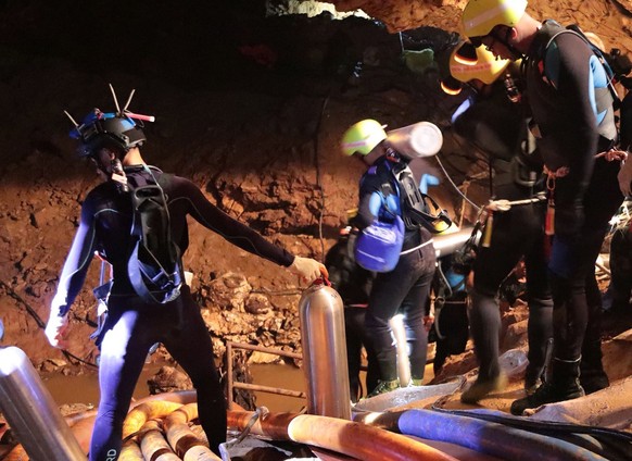 epa06870501 A handout photo made available by the Thai Royal Navy on 07 July 2018 shows Thai military personnel inside a cave complex during the ongoing rescue operations for the youth soccer team and ...