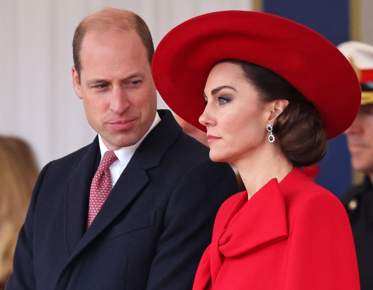 LONDON, ENGLAND - NOVEMBER 21: Prince William, Prince of Wales and Catherine, Princess of Wales attend a ceremonial welcome for The President and the First Lady of the Republic of Korea at Horse Guard ...