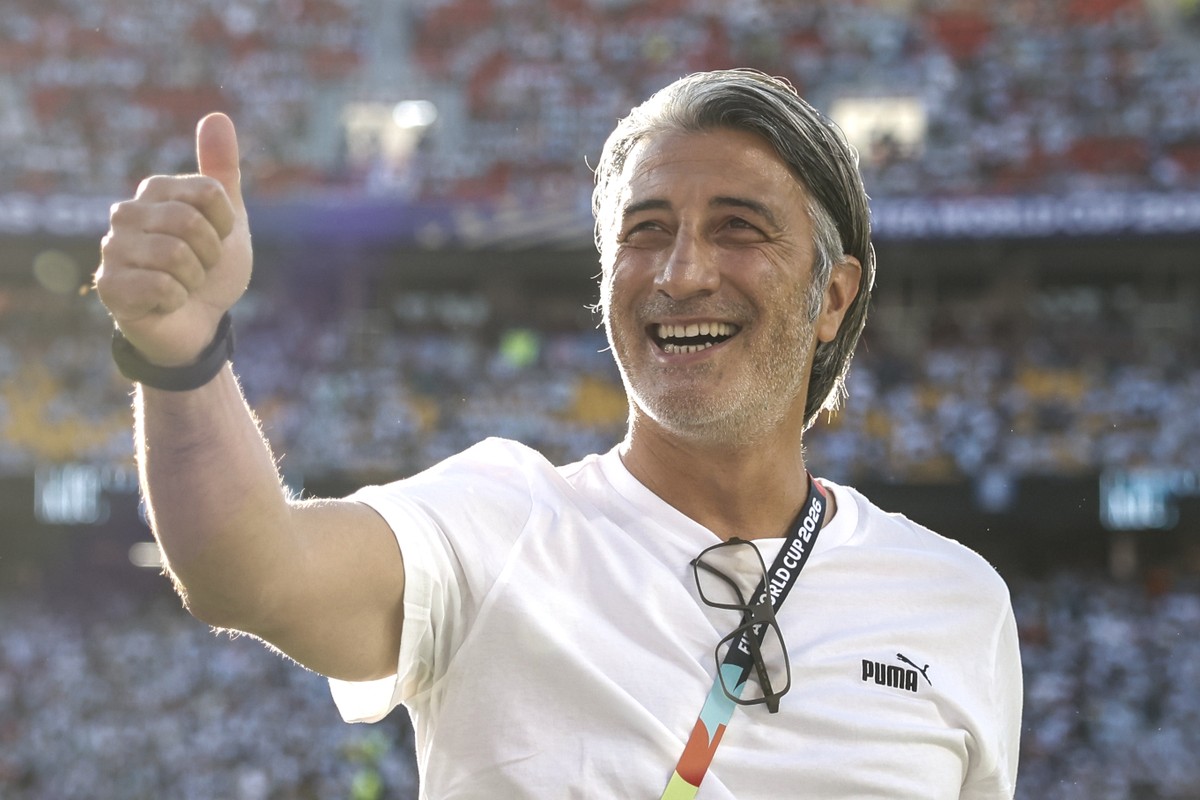 Switzerland's head coach Murat Yakin gestures prior the World Cup quarter final match between Argentina and Switzerland at the Kansas City Stadium in Kansas City, USA, Saturday, July 11, 2026, du ...