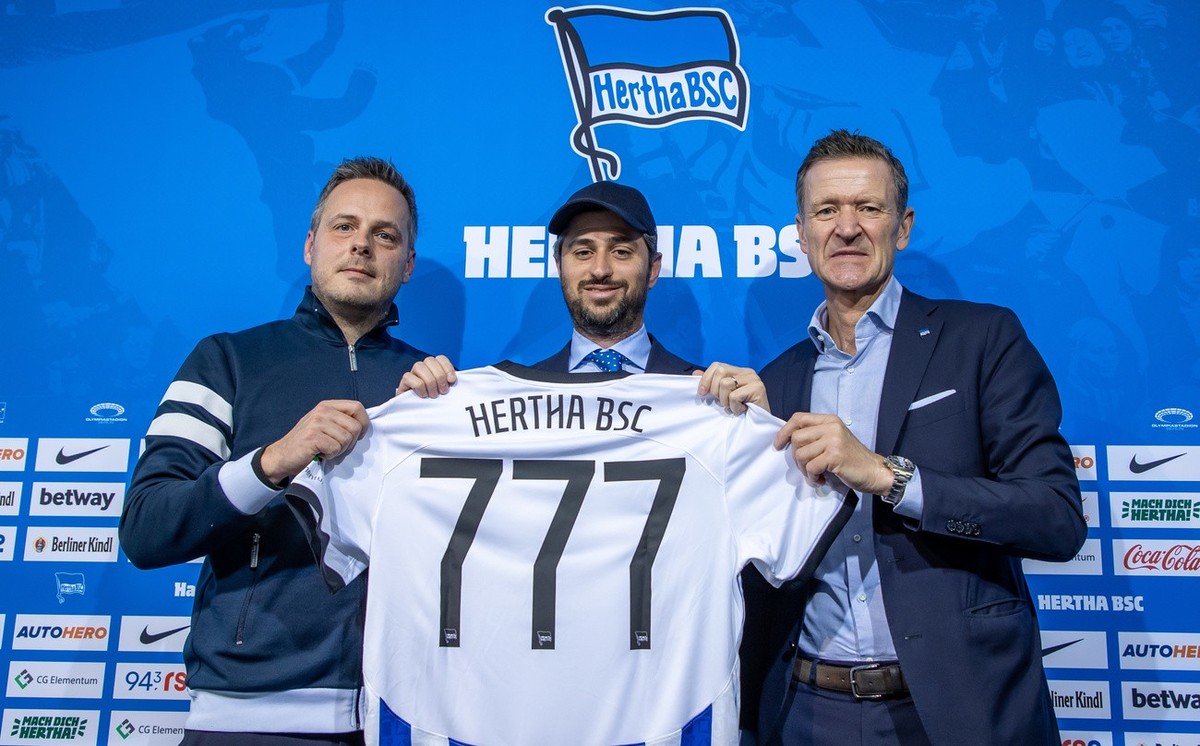 13.03.2023, Berlin: Fußball: Bundesliga, Pressekonferenz von Hertha BSC zum Einstieg des neuen Investors 777 Partners. Kay Bernstein, Präsident des Hertha BSC e. V., Josh Wander, CEO 777 Partners Thom ...
