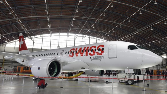 epa04805932 The Bombardier CS100 jet of Swiss International Airlines, pictured during a media presentation at a hangar at Zurich-Airport in Kloten, Switzerland, Thrusday, 18 June 2015. The Bombardier  ...