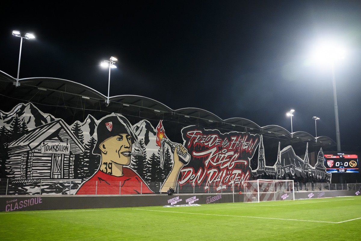 Le tifo du Gradin Nord lors de la rencontre des quarts de finale de la Coupe de Suisse de football entre FC Sion et BSC Young Boys le jeudi 29 fevrier 2024 au stade de Tourbillon a Sion. (KEYSTONE/Jea ...