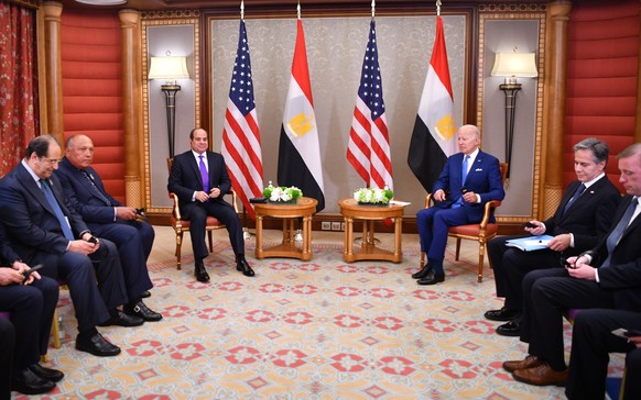 epa10074308 A handout photo made available by Egyptian presidency shows Egyptian President Abdel Fattah al-Sisi (C-L) meeting with US President Joe Biden (C-R) in Jeddah, Saudi Arabia, 16 July 2022. E ...