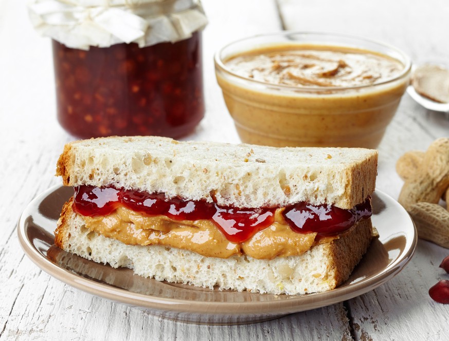 peanut butter and jelly sandwich erdnussbutter confitür gomfi usa essen food snack süssigkeiten