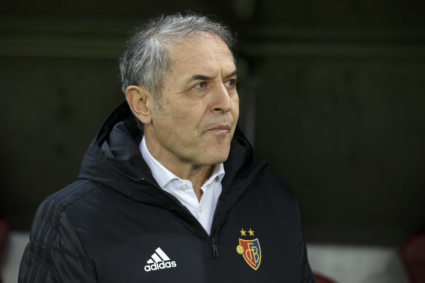 ARCHIVBILD ZUR MELDUNG, DASS SICH DER FC BASEL UND MARCEL KOLLER ENDE SAISON TRENNEN --- Marcel Koller, coach of FC Basel, reacts, during the Super League soccer match of Swiss Championship between Se ...