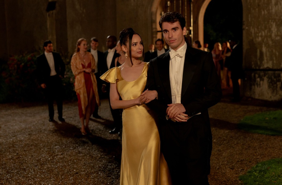 My Oxford Year. (L to R) Sofia Carson as Anna and Corey Mylchreest as Jamie in My Oxford Year. Cr. Chris Baker/Netflix © 2024.