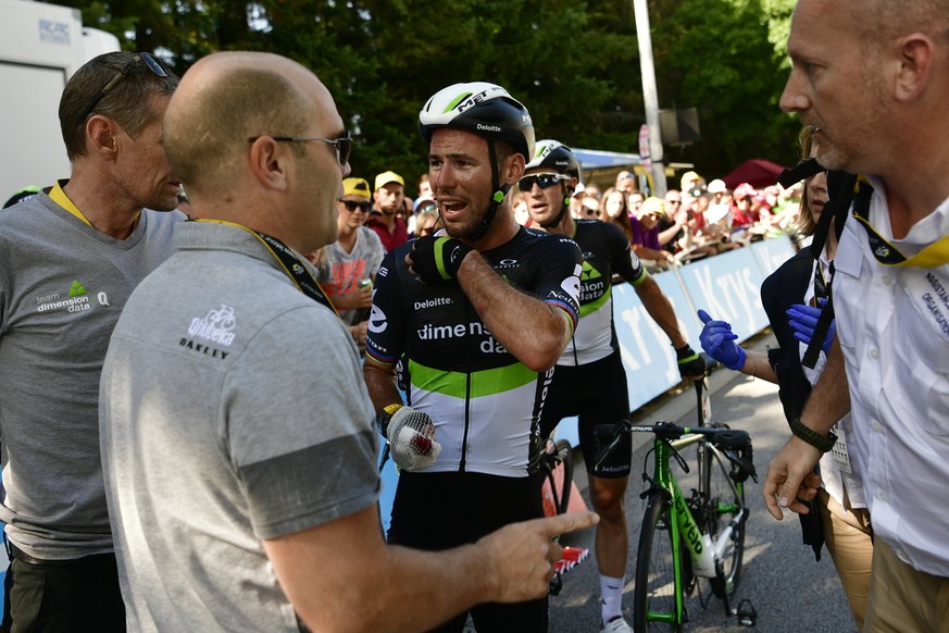 epa06066086 Team Dimension Data rider Mark Cavendish of Britain reacts after crashing during the 4th stage of the 104th edition of the Tour de France cycling race over 207,5km between Mondorf-Les-Bain ...