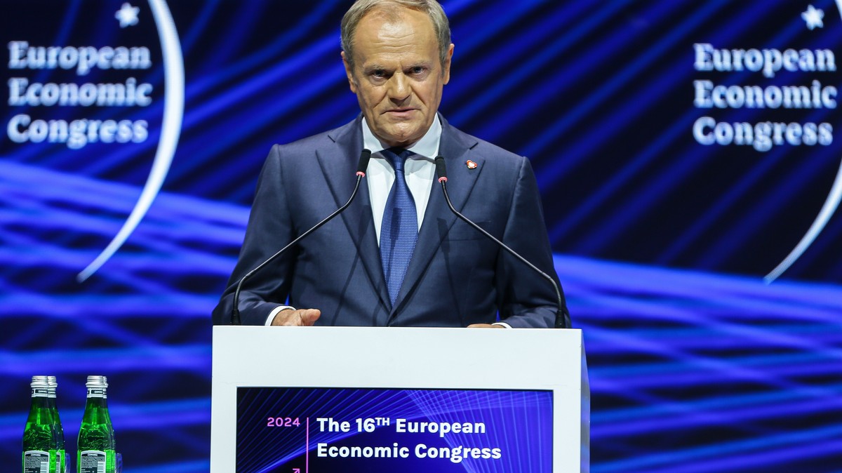 Sędzia ucieka na Białoruś – Tusk przestrzega przed tajnymi służbami