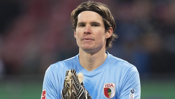 epa06394215 Augsburg&#039;s goalkeeper Marwin Hitz reacts during the German Bundesliga soccer match between FC Augsburg and SC Freiburg in Augsburg, Germany, 16 December 2017. EPA/ANDREAS SCHAAD (EMBA ...