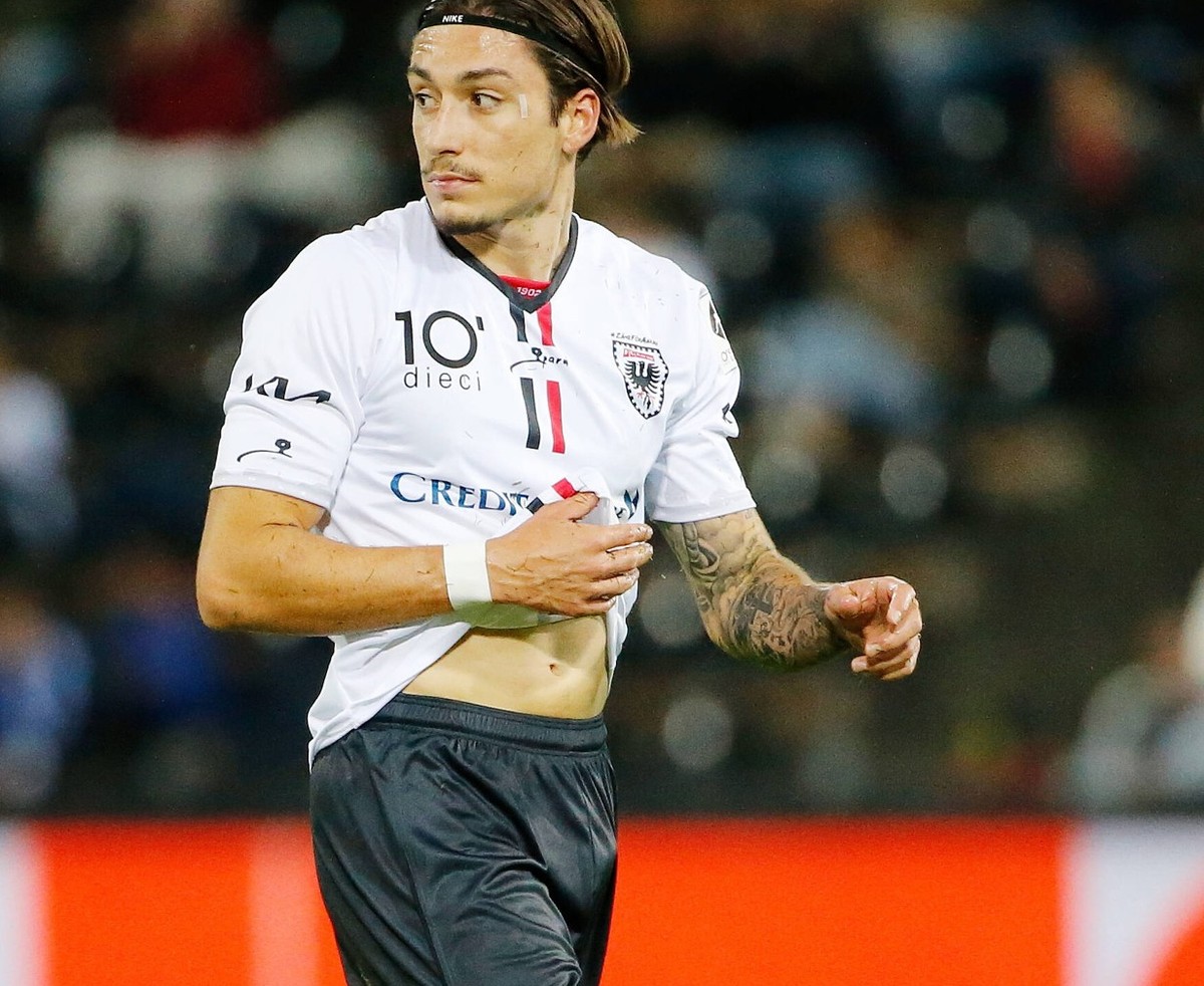 IMAGO / Geisser

Foto Manuel Geisser 27.08.2021 Aarau : Stadion Brügglifeld Aarau Saison 2021/2022 Herren Fussball Challenge League FC Aarau - FC Vaduz Kevin Spadanuda (FC Aarau) *** Photo Manuel Geis ...