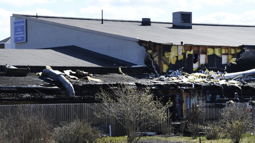 epa05938376 A general view of fire damage caused to the Imam Ali Mosque in Jarfalla north of Stockholm, Sweden, 01 May 2017. The largest Shia mosque in Sweden suffered major damage and Swedish Police  ...