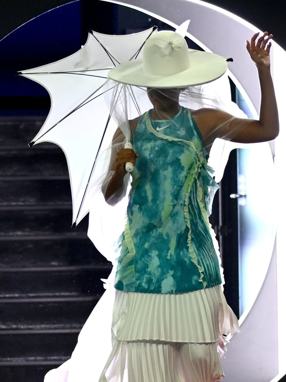 epa12664063 Naomi Osaka of Japan enters the court ahead of her Womens Singles first round match against Antonia Ruzic of Croatia at the Australian Open tennnis tournament in Melbourne, Australia, 20  ...