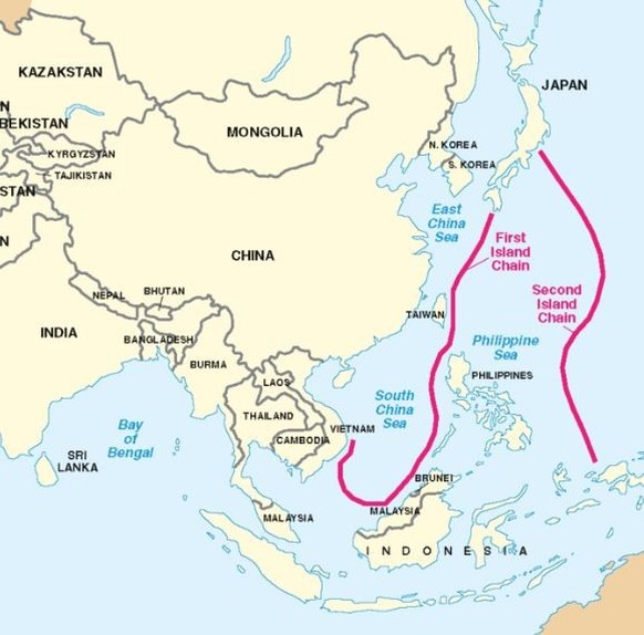 Die USA haben mit Marinestützpunkten und verbündeten Staaten entlang der «First Island Chain» China umzingelt. Die «Second Island Chain» führt über die Insel Guam, wo es ebenfalls US-Militärstützpunkt ...