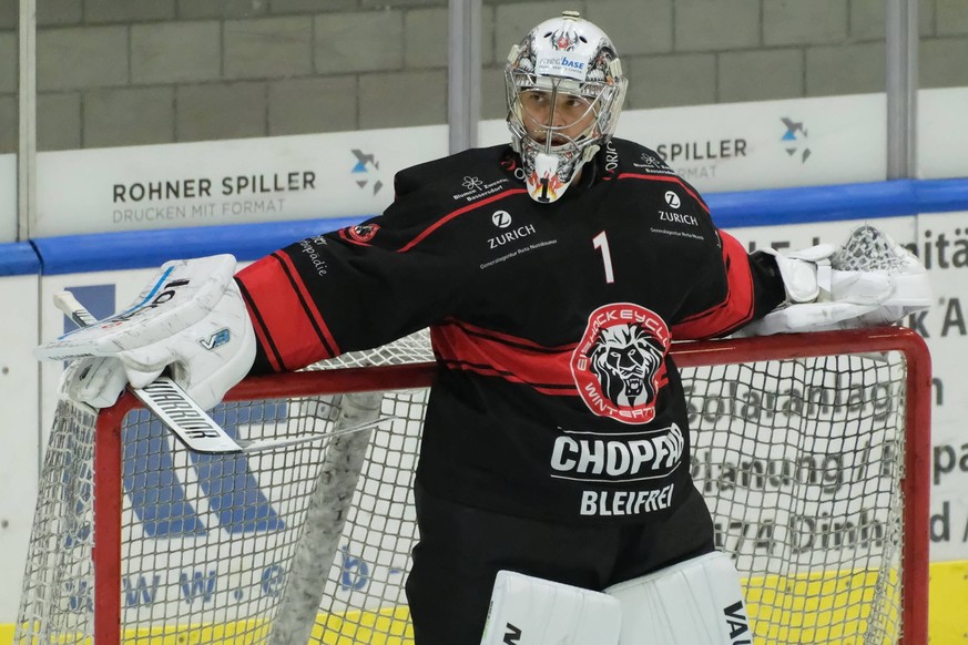 SWISS Ice hockey, Eishockey - Swiss League EHC Winterthur vs Sierre 30.08.2022 Winterthur Goalkeeper Loic Galley 1 Winterthur Deutweg Zürich Schweiz Copyright: xSergioxBrunettix