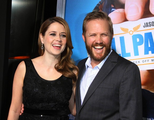 Feb. 24, 2011 - Los Angeles, CA, USA - Actress Jenna Fischer and husband Lee Kirk arrive at the premiere of Hall Pass at Arclight Cinerama Dome in Los Angeles, USA, on 23 February 2011. K67078AM. PUBL ...