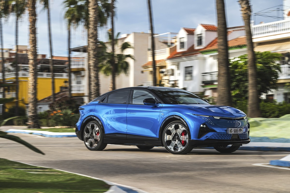 Alpine A390