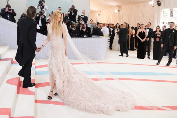 epa10602996 Nicole Kidman (R) and Keith Urban arrive on the red carpet for the 2023 Met Gala, the annual benefit for the Metropolitan Museum of Art&#039;s Costume Institute, in New York, New York, USA ...
