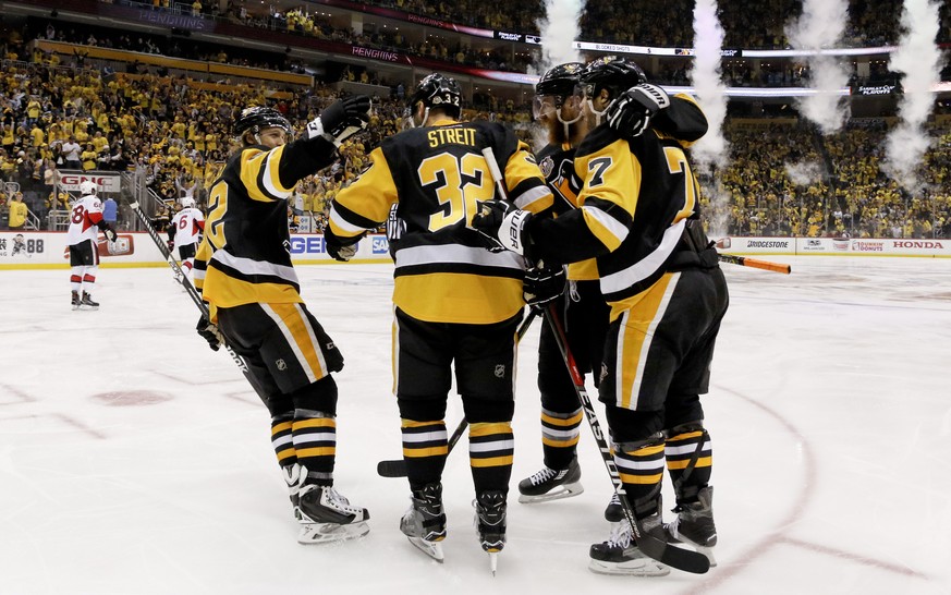 Pittsburgh Penguins&#039; Matt Cullen (7) celebrates with Carl Hagelin, left, Mark Streit (32), and Ian Cole after scoring against the Ottawa Senators during the second period of Game 5 in the NHL hoc ...