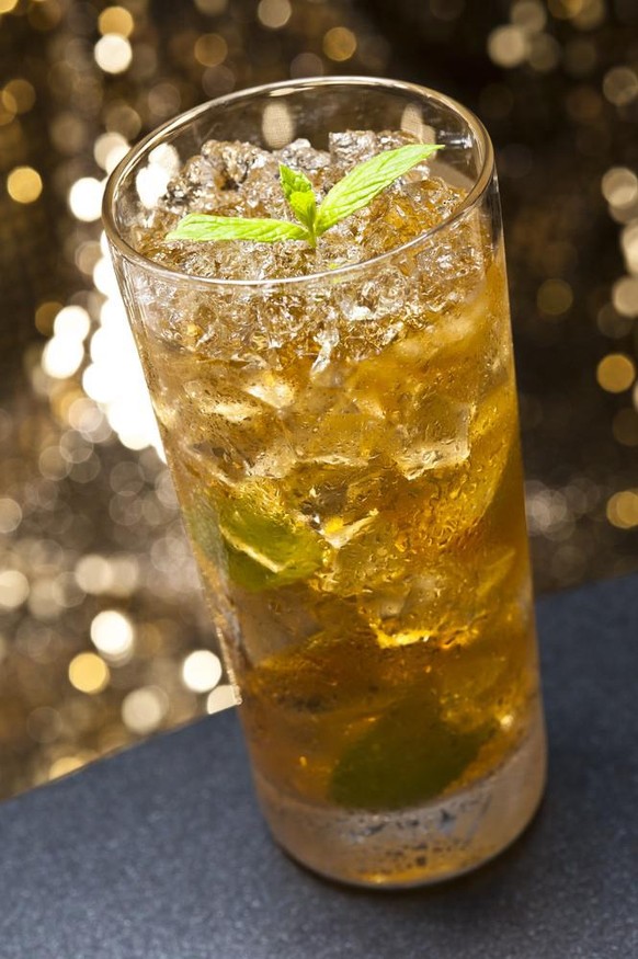 gin bourbon cocktail minze trinken drinks alokohol
