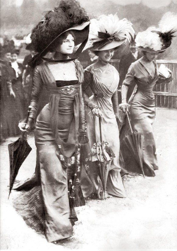 Three women step out in Paris in May 1908 at the Prix du Prince de Galles at Longchamp racecourse