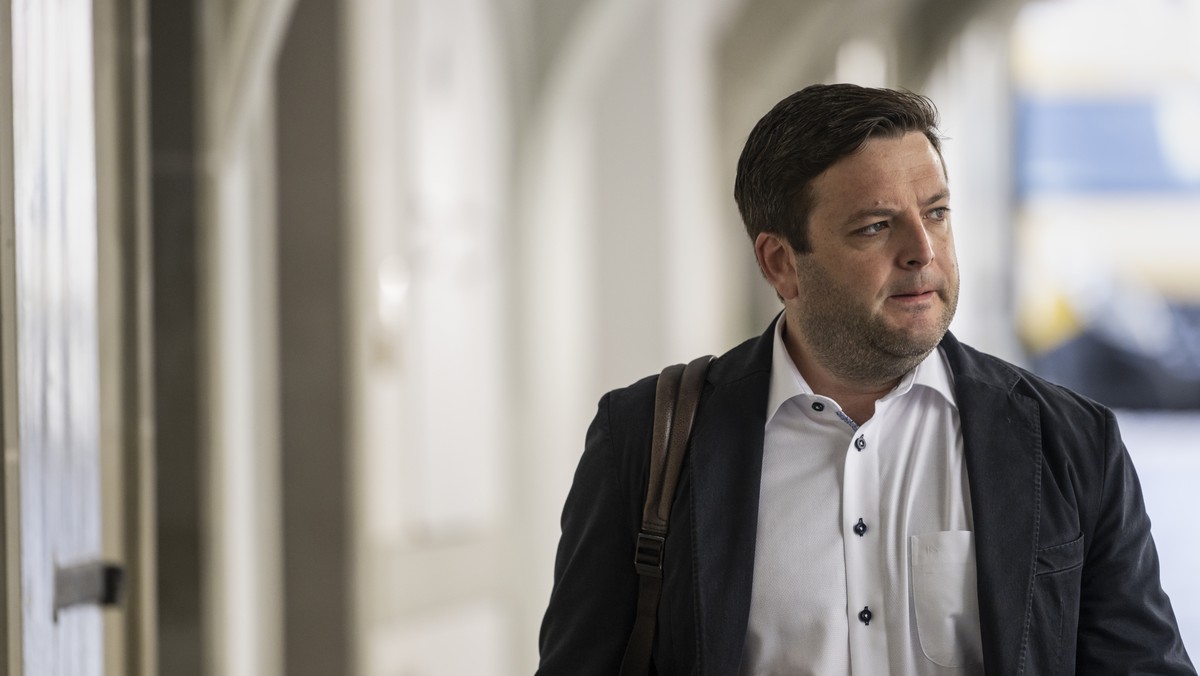 Nationalrat Jon Pult, SP-GR, schreitet zu den Von-Wattenwyl-Gespraechen, am Freitag, 5. Mai 2023 in Bern. Im Vorfeld der Sessionen der Eidgenoessischen Raete finden die Von-Wattenwyl-Gespr