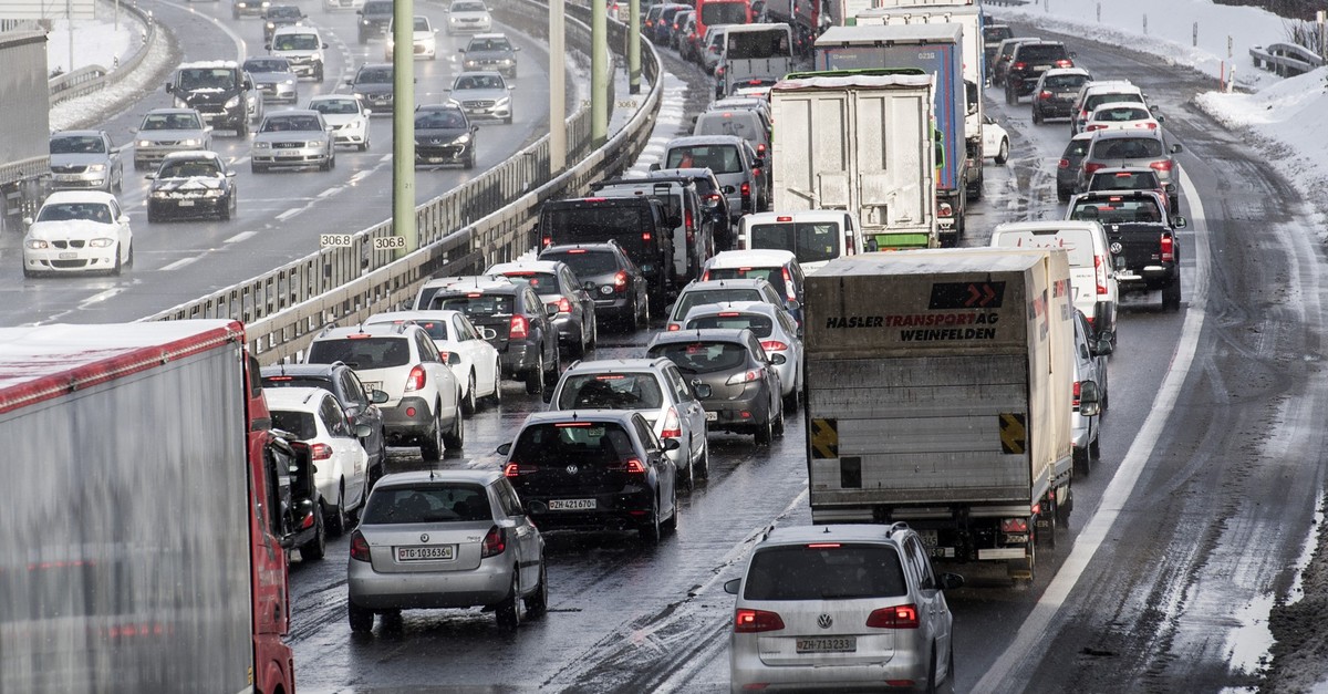Auf-diesen-Strassen-warnt-der-Bund-vor-Stau-an-Weihnachten-und-Neujahr