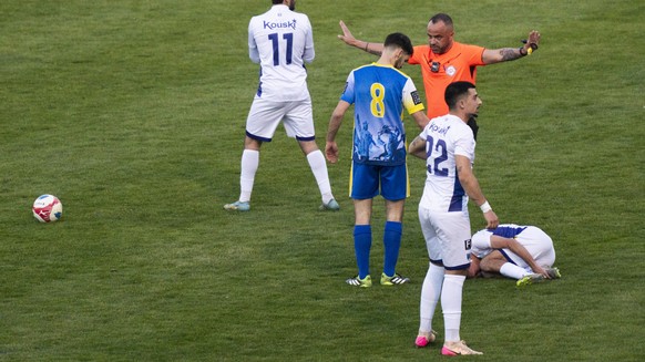 Une bodycam est visible sur l'arbitre Bruno Ferreira lors de la presentation dun projet pilote de l'UEFA sur l'utilisation de bodycams sur les arbitres dans le football amateur, en mar ...
