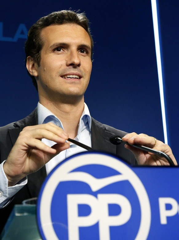 epa04953615 Popular Party (PP) spokesman Pablo Casado listens to the results of the Catalonian elections in Madrid, Spain, 27 September 2015. Catalonia holds elections for the regional Parliament whic ...