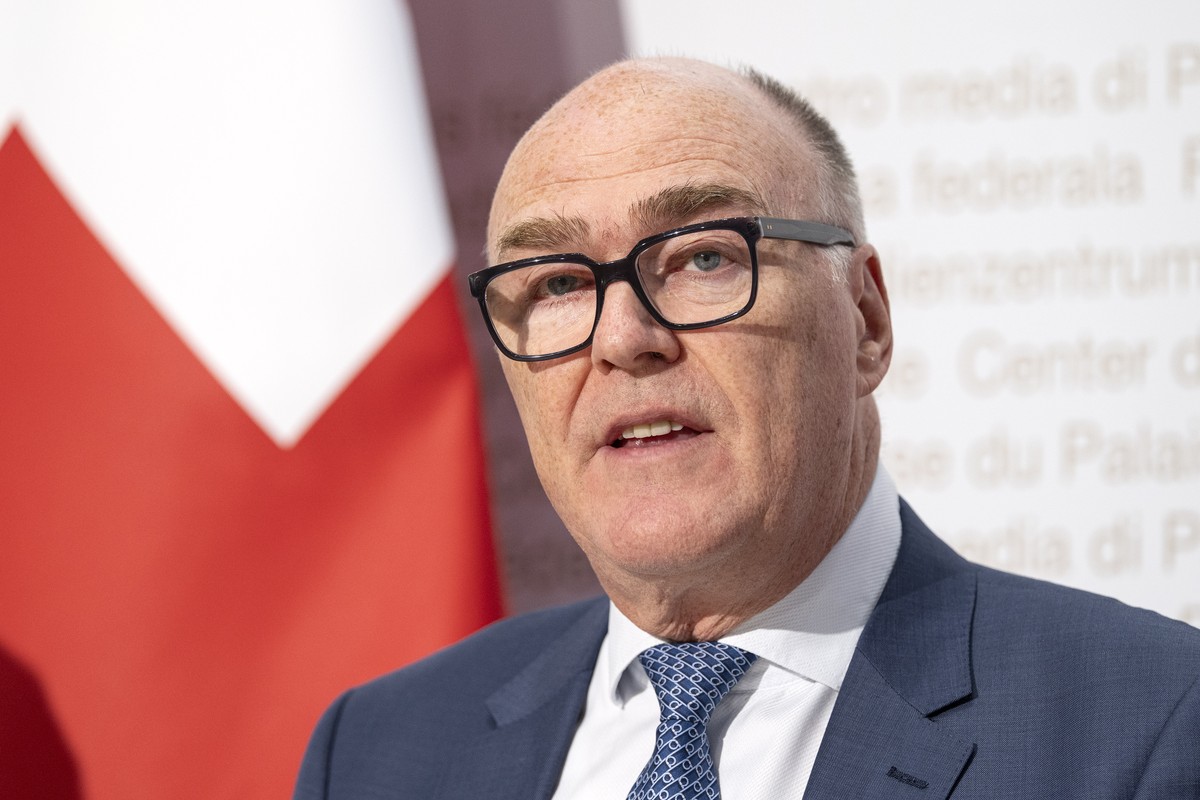 Bundesrat Martin Pfister praesentiert Massnahmen nach Unregelmaessigkeiten bei Geschaeften mit Leopard-1-Panzern bei Ruag MRO, am Freitag, 30. Oktober 2026 in Bern. (KEYSTONE/Peter Schneider)