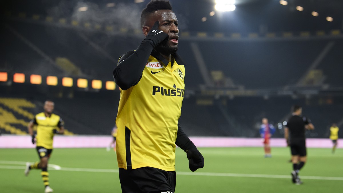 YBs Jean-Pierre Nsame, jubelt nach seinem Tor (1-1), im Fussball Meisterschaftsspiel der Super League zwischen dem BSC Young Boys und dem FC Basel, im Stadion Wankdorf in Bern, am Samstag, 21. Novembe ...