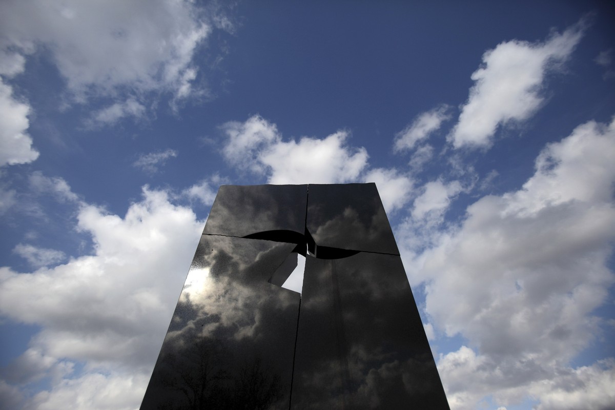 Monument bei Vukovar: In der Nähe befindet sich eines der grössten Massengräber aus dem Jugoslawien-Krieg. In Vukovar waren hunderte Kroaten von serbischen Armeekräften getötet worden.