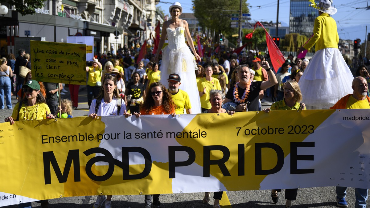 1000-Demo-Teilnehmer-an-Mad-Pride-2023