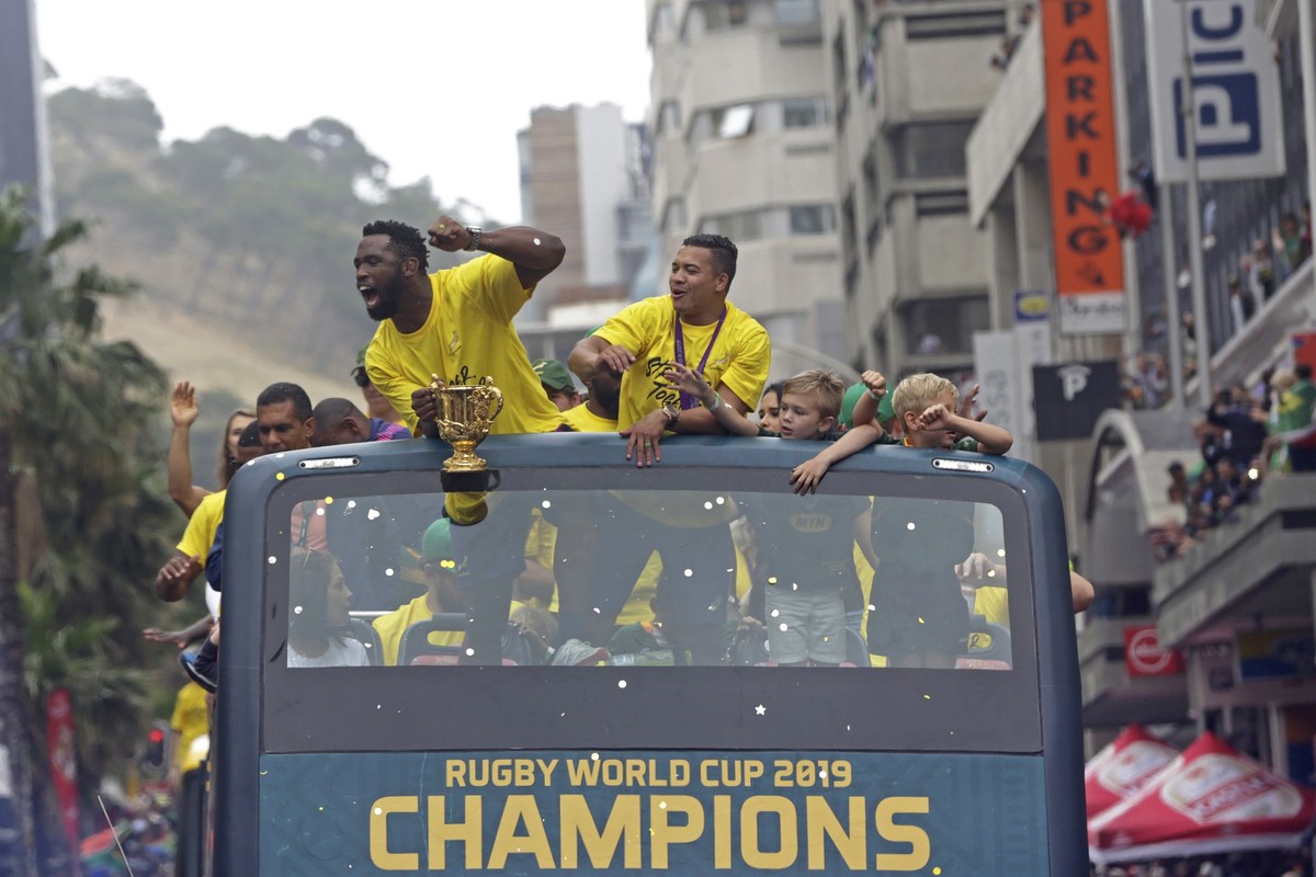 November 11, 2019, Cape Town, Western Cspe, South Africa: Monday 11th November 2019..City Hall, Grand Parade,.And City Centre, Cape Town,.Western Cape,.South Africa...SPRINGBOKS CELEBRATE WINNING THE  ...
