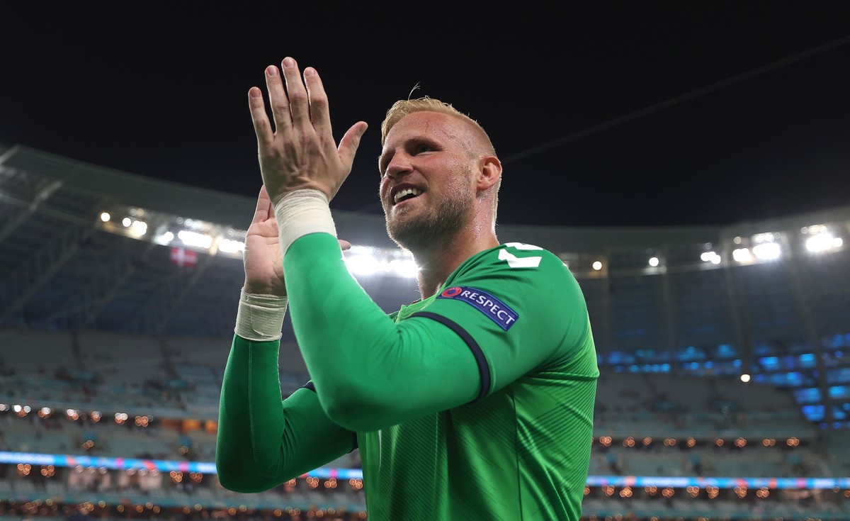 epa09321008 Denmark's goalkeeper Kasper Schmeichel celebrates after the UEFA EURO 2020 quarter final match between the Czech Republic and Denmark in Baku, Azerbaijan, 03 July 2021. EPA/Naomi Bake ...