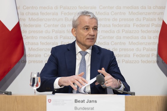 Bundesrat Beat Jans spricht an einer Medienkonferenz zur Verbesserung des polizeilichen Informationsaustauschs .Teilrevision der Bundesverfassung und Aenderung des Bundesgesetzes ueber die polizeilic ...